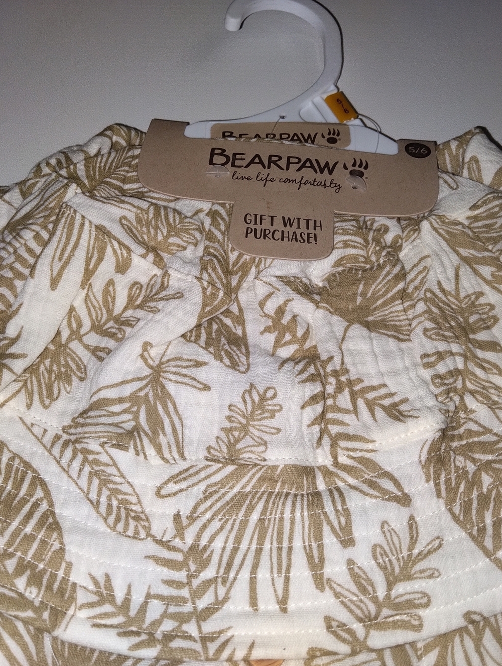 BearPaw Kids Leaf-Print  Shirt Short Set W/ Bucket Hat Beige Cream Size 5/6 New - Picture 2 of 8